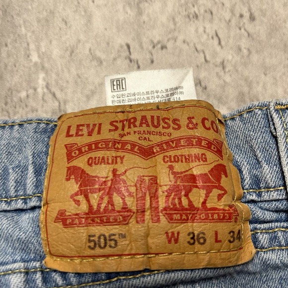 Levi's 505 Regular Fit Mens Jeans Blue Light Wash Size 36x34 100% Cotton - Picture 8 of 9